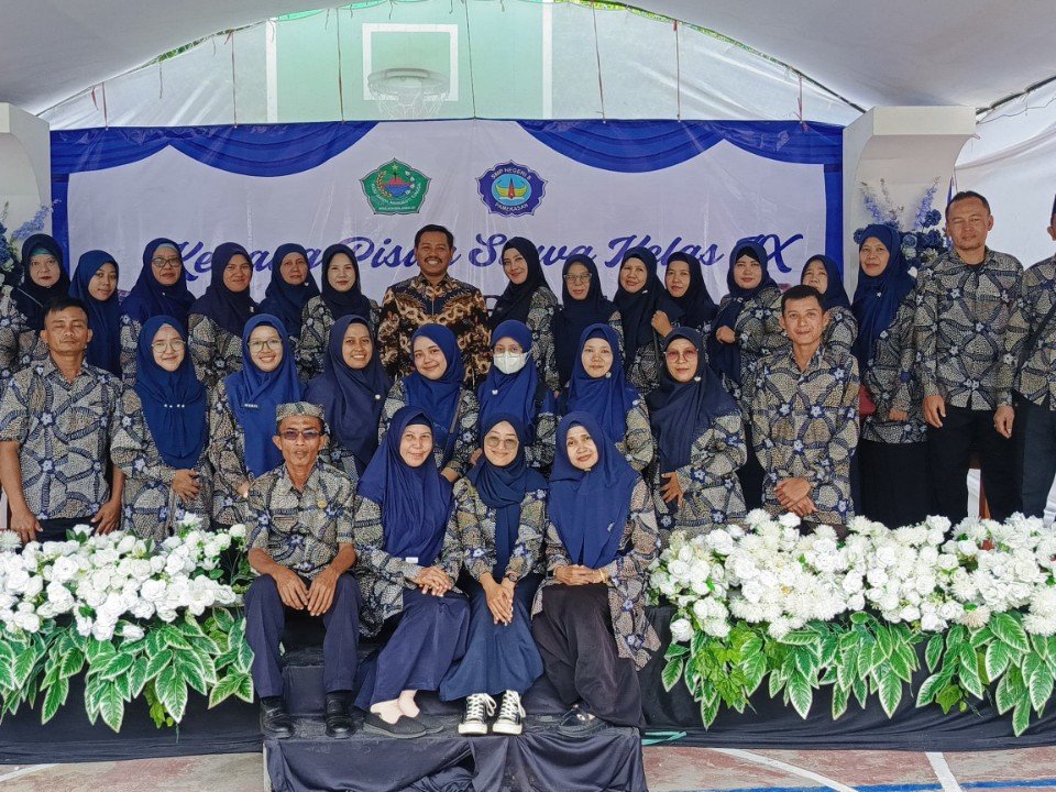 Solidaritas dan Kebersamaan Keluarga Besar SMP Negeri 8 Pamekasan dalam Kegiatan Lepas Pisah Kelas IX Tahun Pelajaran 2025 - 2026
