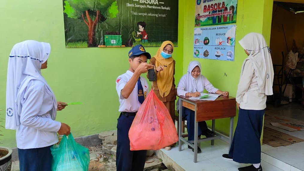 BASOKA (Bank Sampah Membawa Barokah)